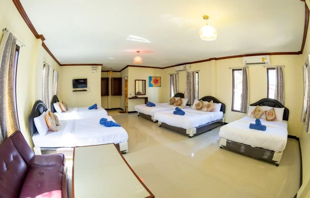 Family 10 People Room in Koh Samet at Tom Pizza Resort